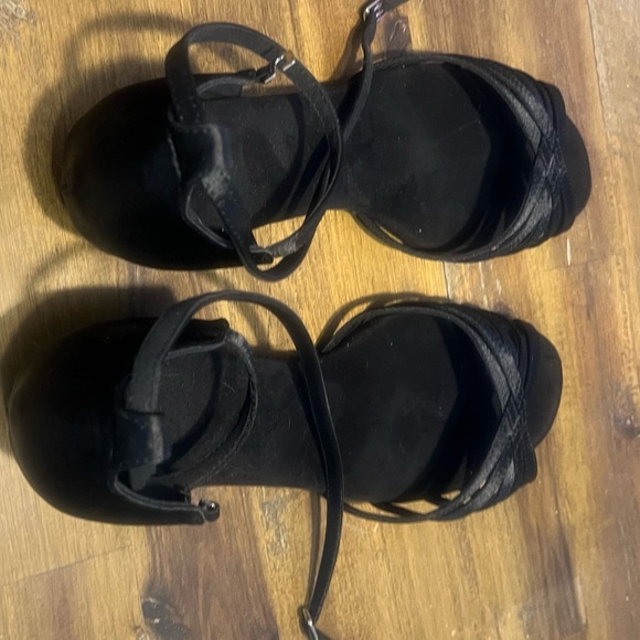 Elegant Black Strappy Women's Sandals - Picture 1 of 6
